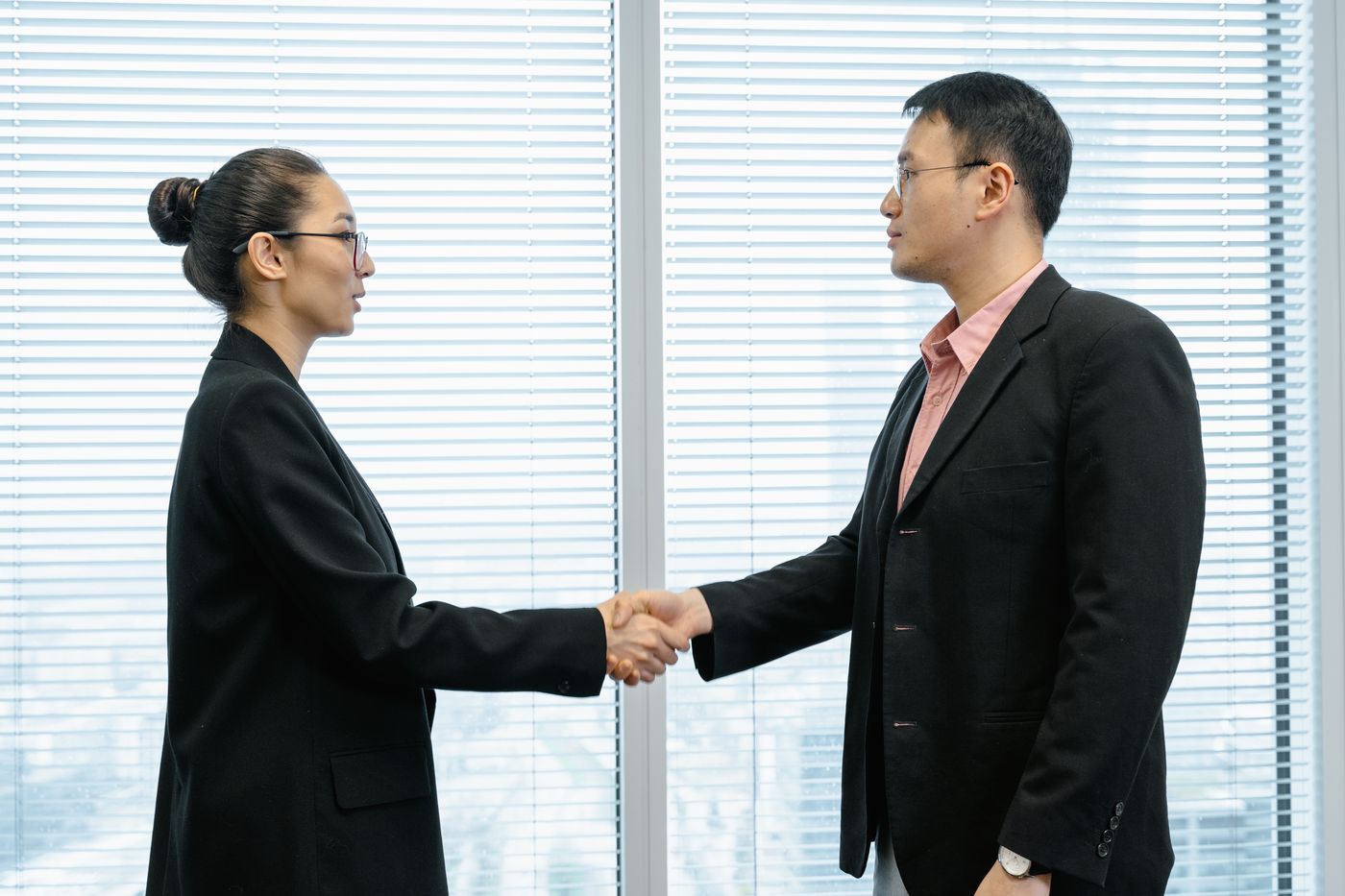 Asian business counterparts formalising a commercial relationship